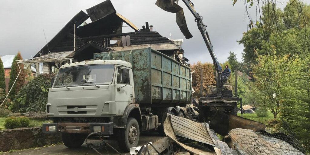 Вывоз мусора после пожара с утилизацией в Балтийске в октябре