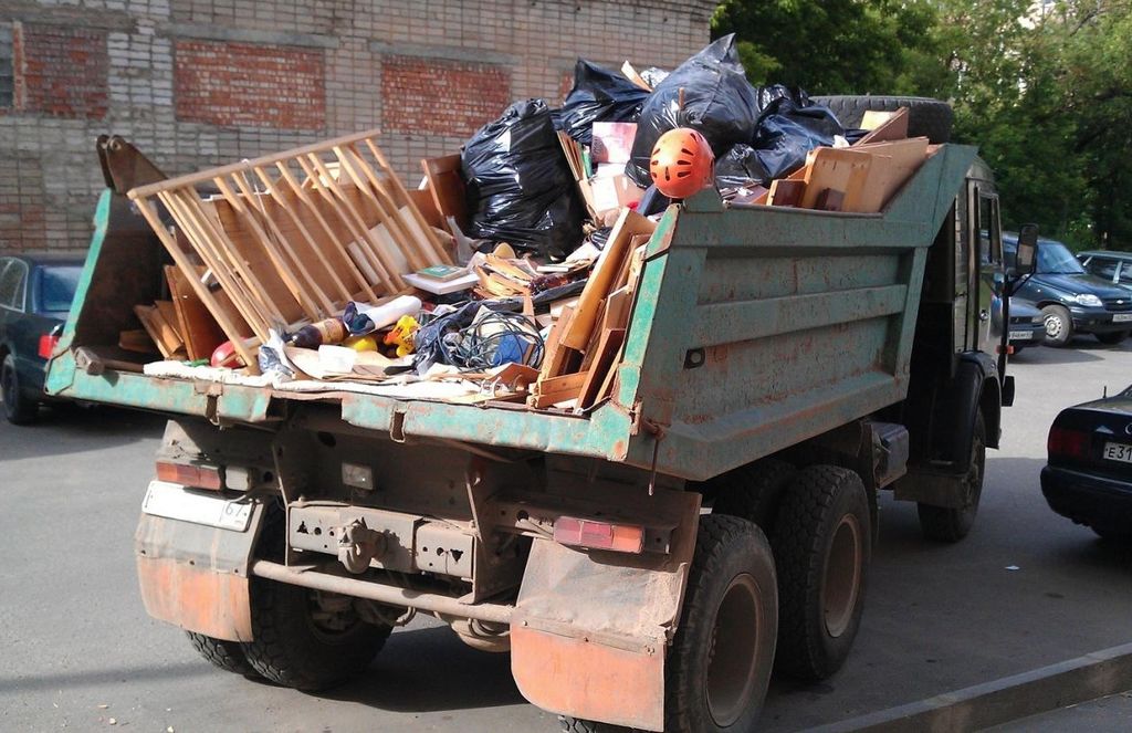 Вывоз мусора из магазина в Балтийске от ПроМусор: услуги, цена от 1784 руб., утилизация отходов