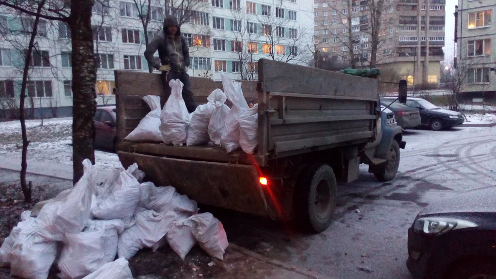 Вывоз мусора в мешках в Балтийске в октябре