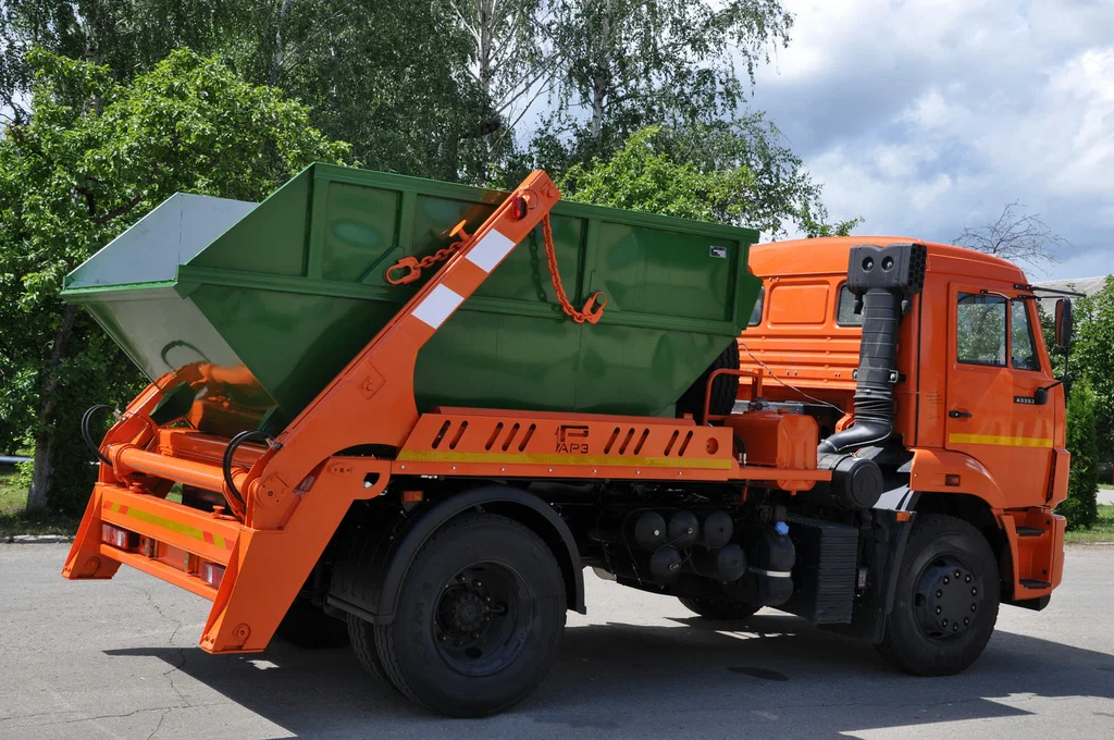 Заказ бункеровоза для вывоза мусора и отходов в Балтийске в октябре