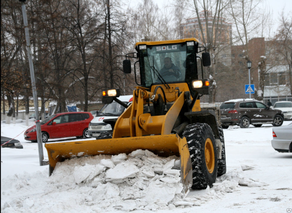 Аренда трактора для уборки снега в Балтийске от ПроМусор – цена от 1020 руб., быстро и недорого