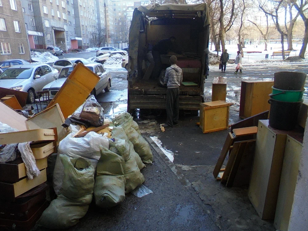 Вывоз мусора из подвала с утилизацией в Балтийске в октябре